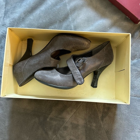 Sofft 3.5 inch grey Mary Janes. Padded foot bed. Never worn outside of house. - Picture 5 of 5